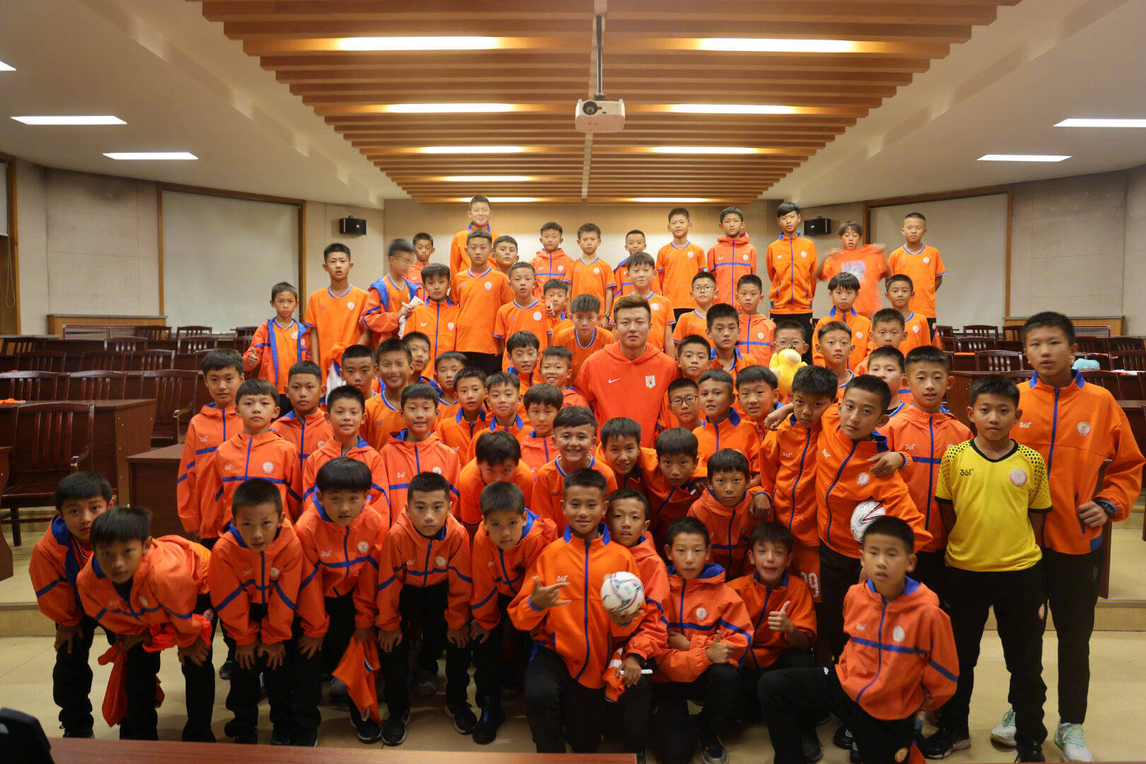 爱游戏体育平台-关于青少足球“名师+名队+名赛”深度融合，促进青训水平再上新台阶的信息