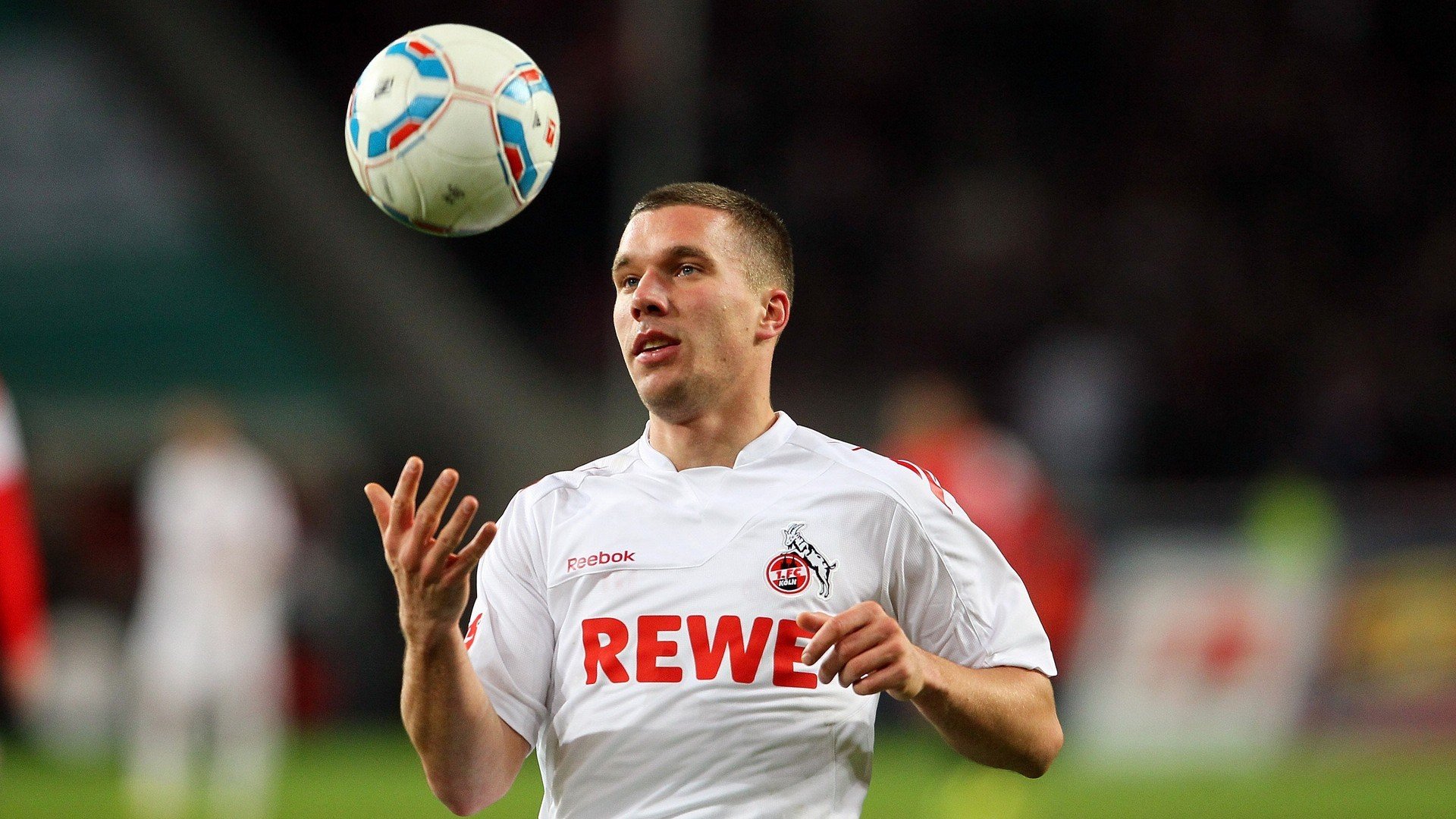 全息投影技术在电竞领域的应用:视觉冲击与沉浸式观赛,全息投影游戏设备